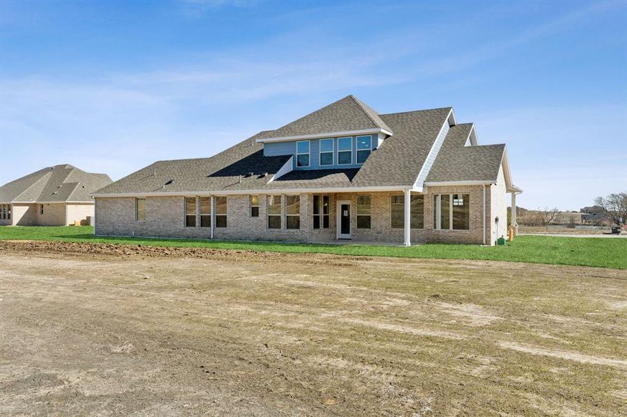 View of front of property featuring a front lawn