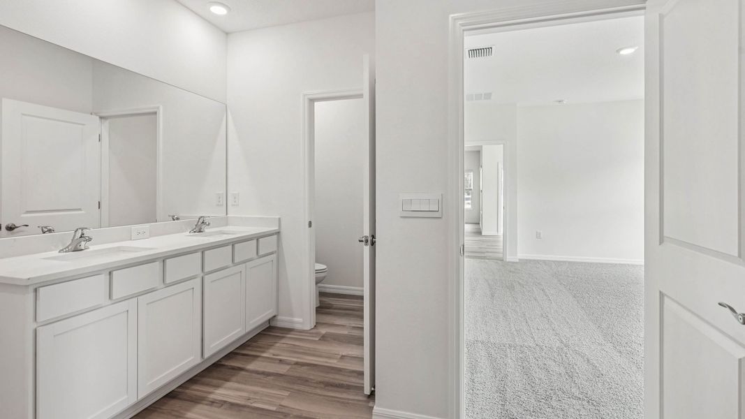 Representative furnished interior of a home built from the COVINGTON by D.R. Horton in Briarwood, Alachua (Image 19). Representative furnished interior of a home built from the COVINGTON by D.R. Horton in Briarwood, Alachua (Image 19).