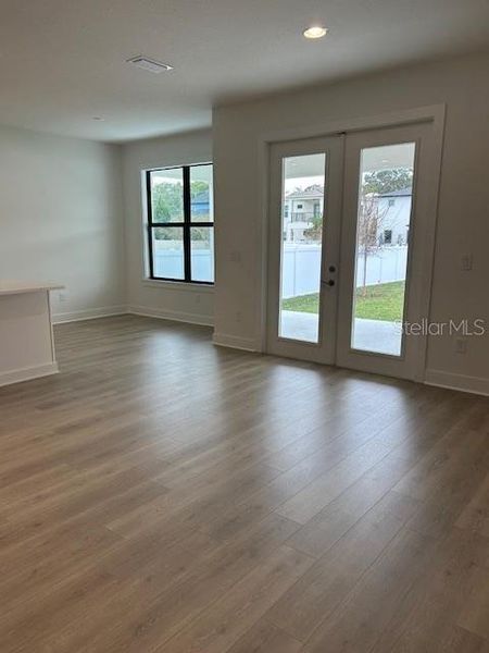 Spacious, unfurnished interior of a new home in , Tampa (Image 13).