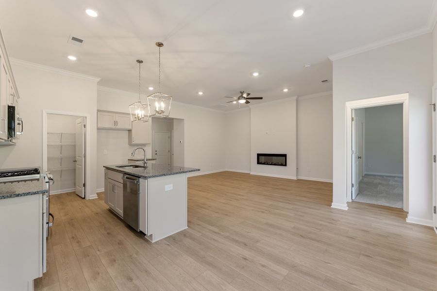 Spacious, unfurnished interior of a new home in Landmark Commons, Boiling Springs (Image 16).