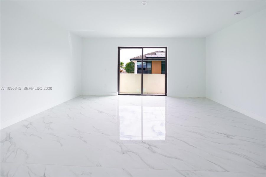 Spacious, unfurnished interior of a new home in , Miami (Image 42).
