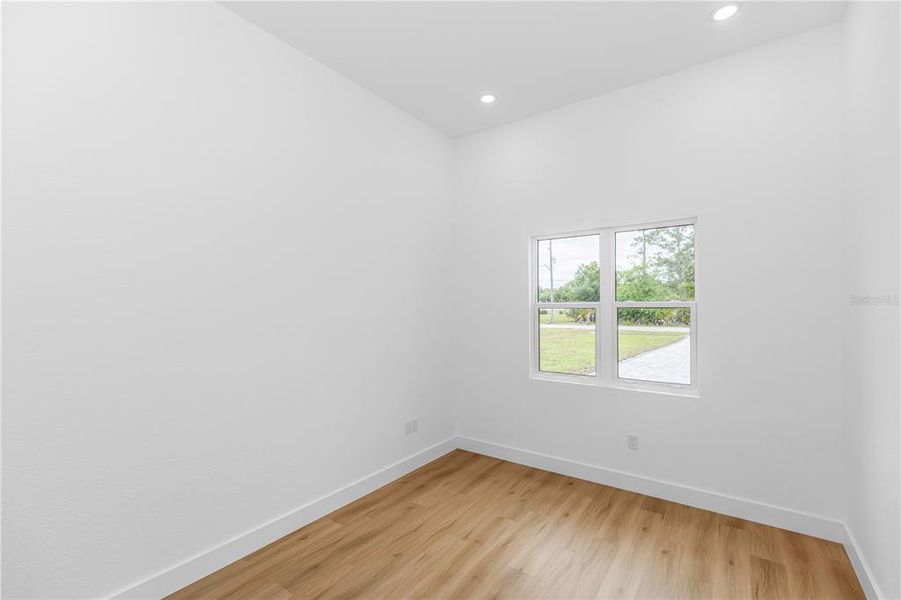 Spacious, unfurnished interior of a new home in , Orlando (Image 41).