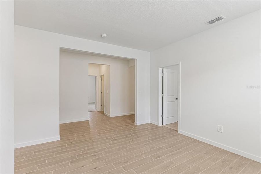 Spacious, unfurnished interior of a new home in Colbert Landings, Palm Coast (Image 25).
