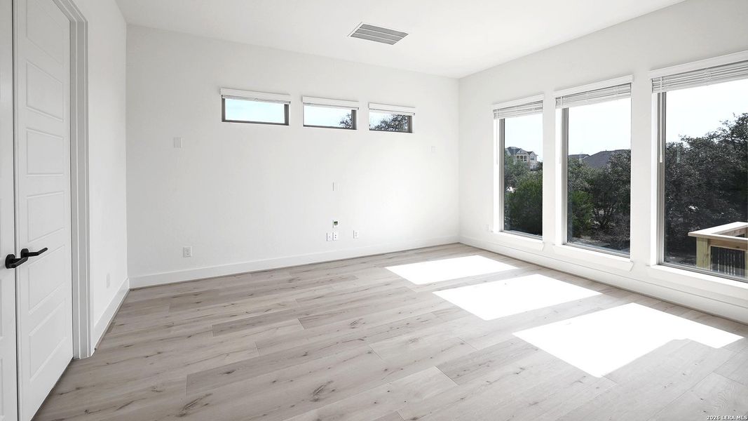 Spacious, unfurnished interior of a new home in Johnson Ranch, Bulverde (Image 21).