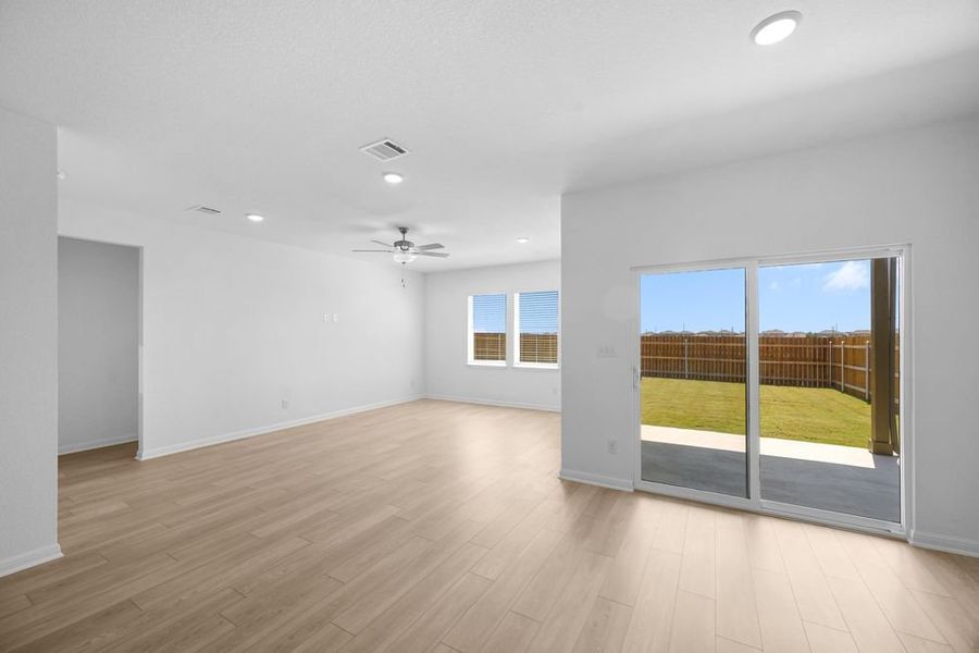 Spacious, unfurnished interior of a new home in Emory Crossing 50s, Hutto (Image 6).