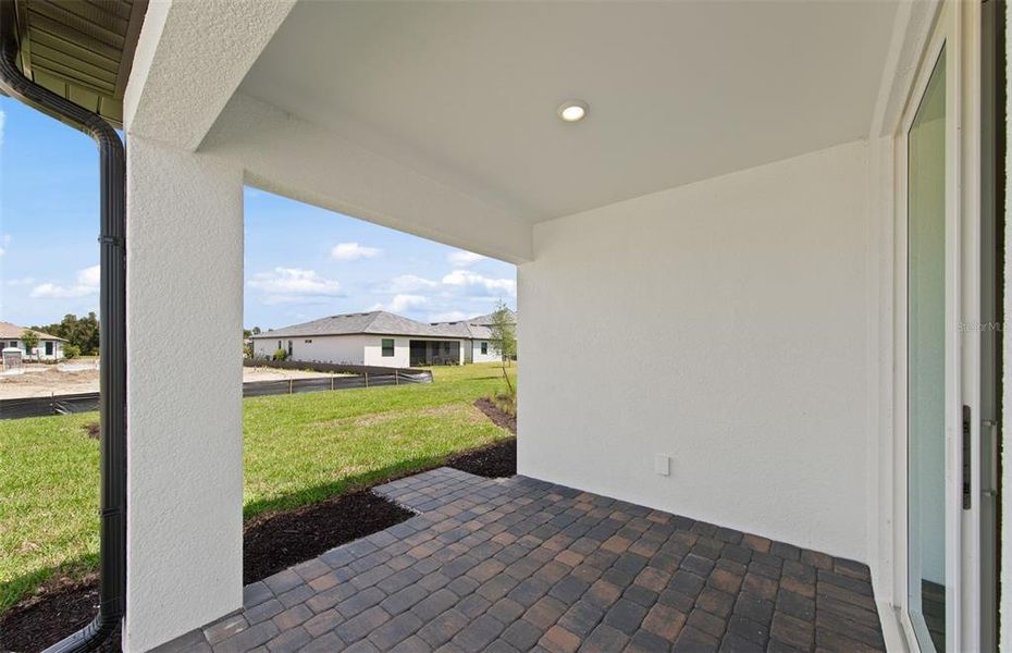 Exterior details and patio area of a home in Lakespur Wellen Park, Venice (Image 25).