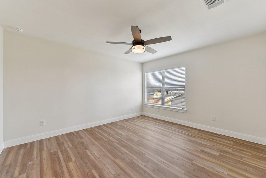 Bedroom 2 shares a Jack 'n Jill Bathroom