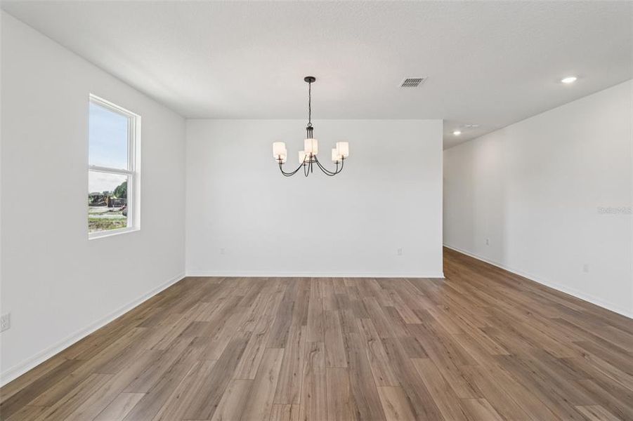 Spacious, unfurnished interior of a new home in Ardisia Park, New Smyrna Beach (Image 19).