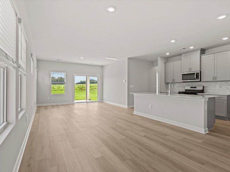 Spacious, unfurnished interior of a new home in Village at White Pine, Pendleton (Image 8).
