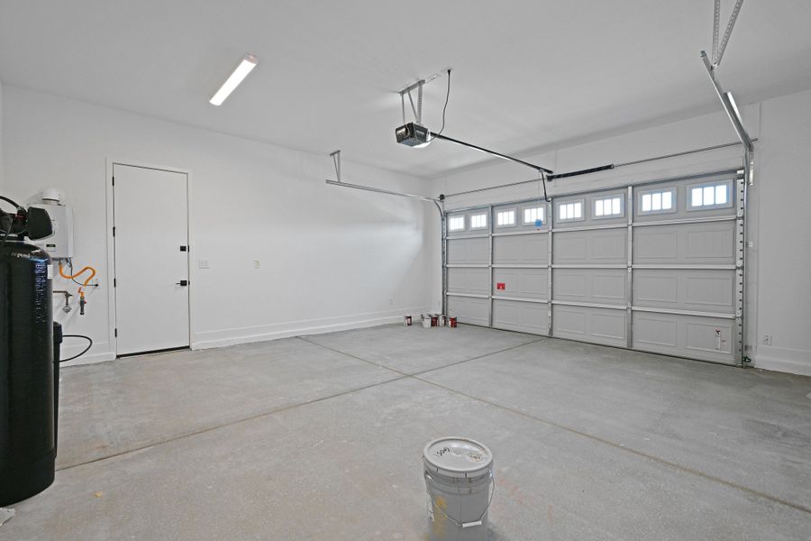 Spacious, unfurnished interior of a new home in Aloravita South, Peoria (Image 34).