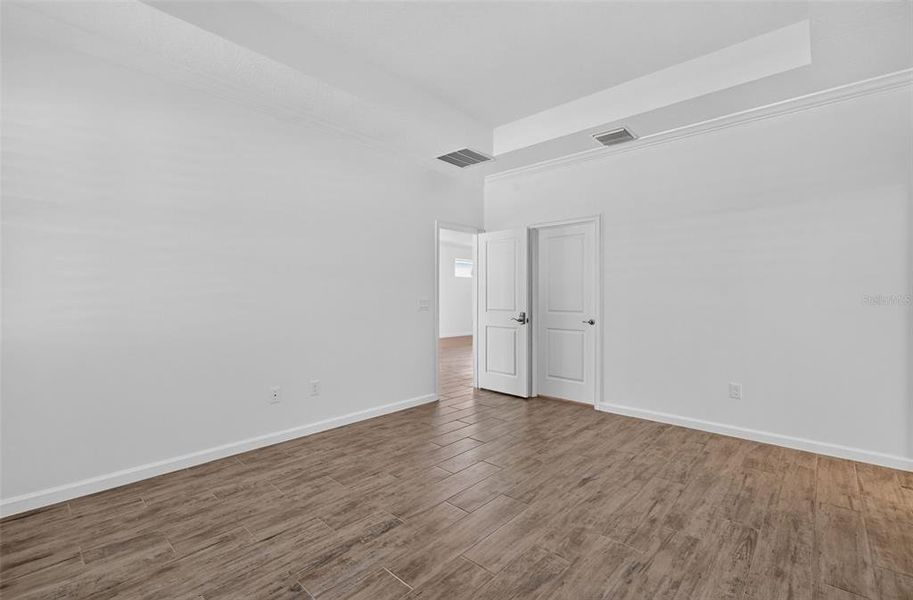 Spacious, unfurnished interior of a new home in , Mount Dora (Image 27).