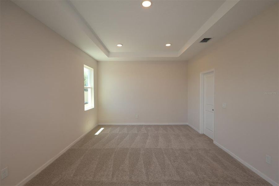 Spacious, unfurnished interior of a new home in Bay Lake Farms, St. Cloud (Image 10).