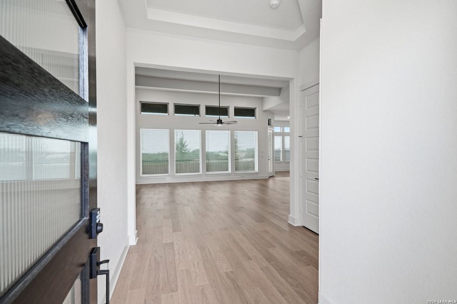 Spacious, unfurnished interior of a new home in Prominence Urban, San Antonio (Image 32).