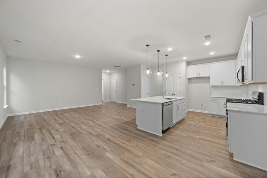 Spacious, unfurnished interior of a new home in Chandler Ridge, McLeansville (Image 23).