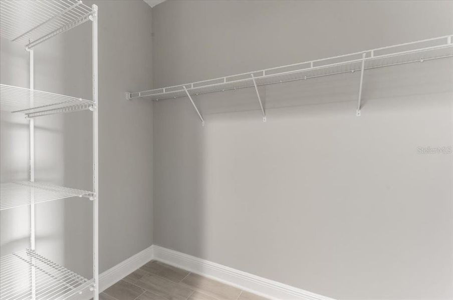 Spacious, unfurnished interior of a new home in , Sarasota (Image 25).
