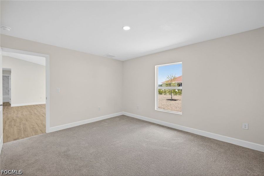 Spacious, unfurnished interior of a new home in Cape Coral, Cape Coral (Image 23).
