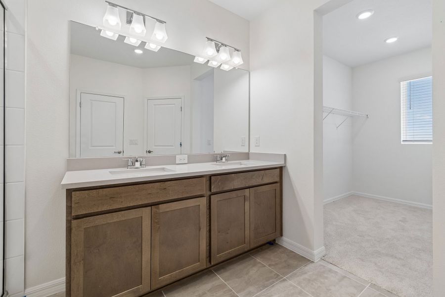 The Peppermill - Owner's Bath