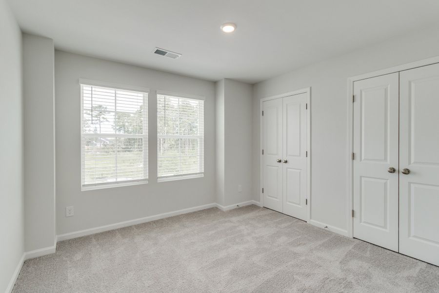 Spacious, unfurnished interior of a new home in Ellington, Elgin (Image 29).