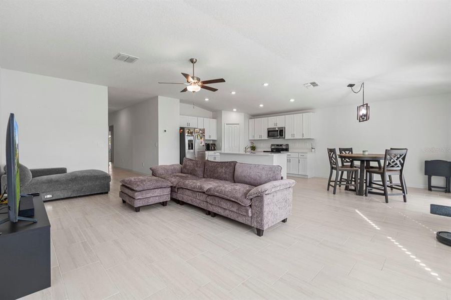Furnished interior view inside a new home in North Park Isle: The Estates II, Plant City (Image 42). Furnished interior view inside a new home in North Park Isle: The Estates II, Plant City (Image 42).