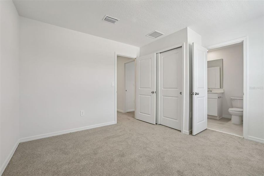 Spacious, unfurnished interior of a new home in Bradford Park, Ormond Beach (Image 25).