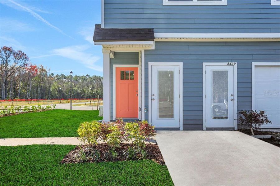 Exterior details and patio area of a home in Cary Landing, Jacksonville (Image 3).
