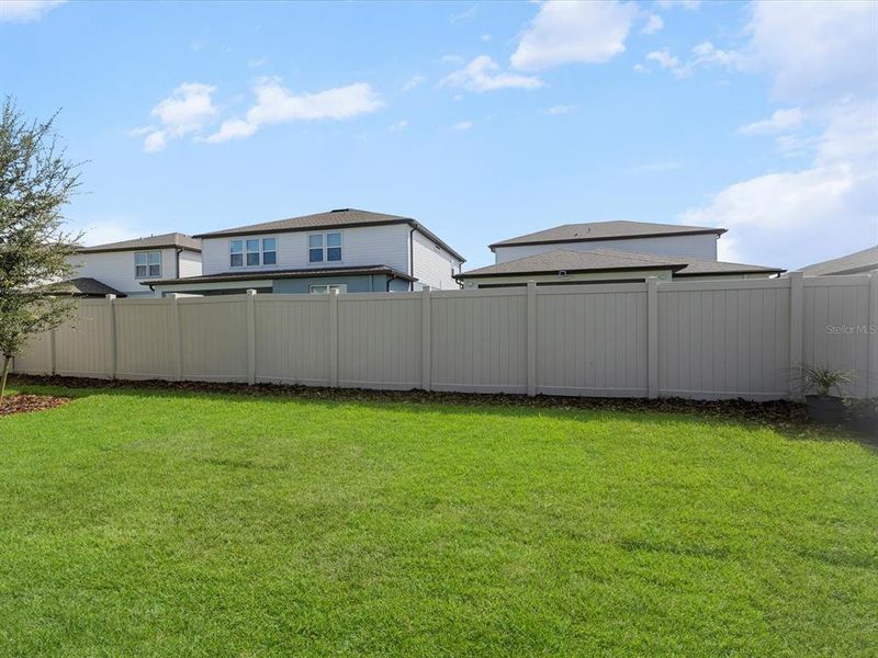 Exterior details and patio area of a home in , Land O' Lakes (Image 1).