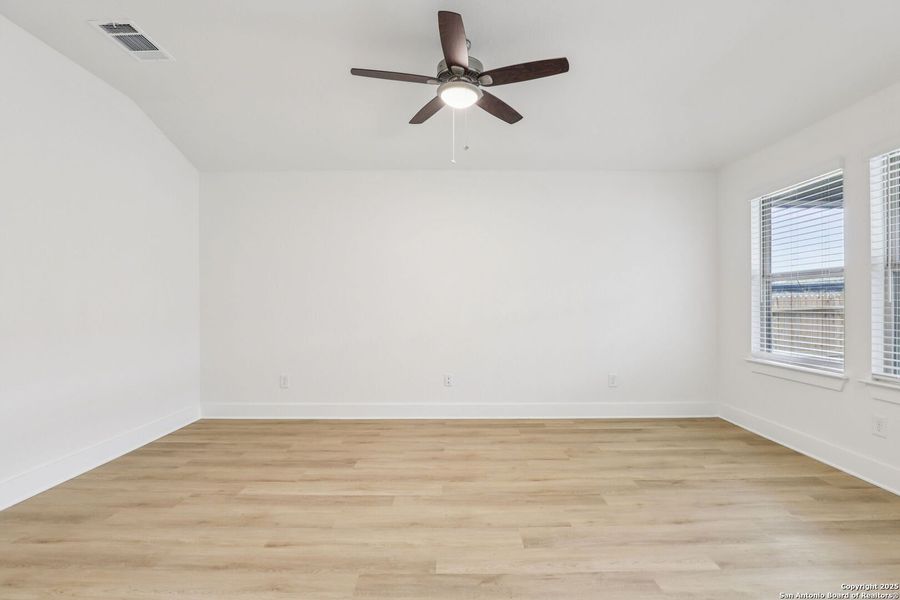 Spacious, unfurnished interior of a new home in Comanche Ridge, San Antonio (Image 26). Spacious, unfurnished interior of a new home in Comanche Ridge, San Antonio (Image 26).