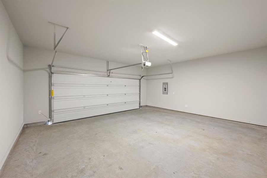 4606 White Buffalo_2220_Aspen- Garage-1
