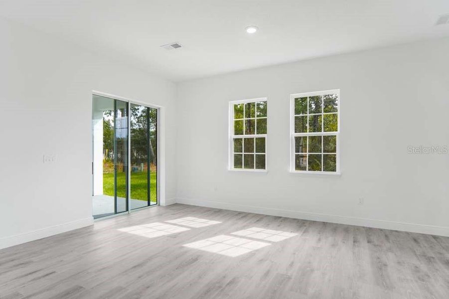 Spacious, unfurnished interior of a new home in , Ocala (Image 17).