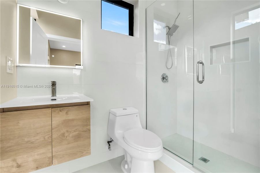 Furnished interior view inside a new home in , Plantation (Image 36).