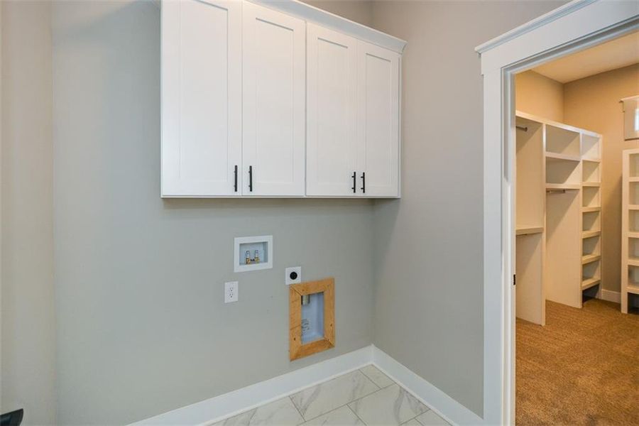 Spacious, unfurnished interior of a new home in , Jasper (Image 15).