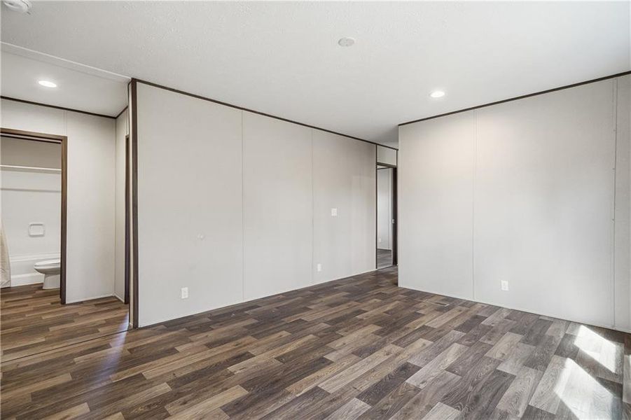 Spacious, unfurnished interior of a new home in , Franklin (Image 23).