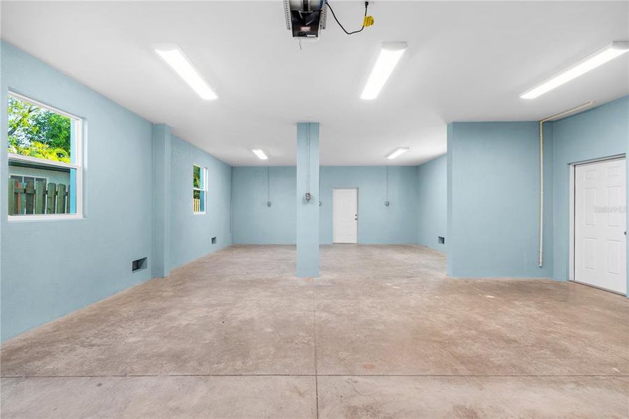 Spacious, unfurnished interior of a new home in , St. Petersburg (Image 44).