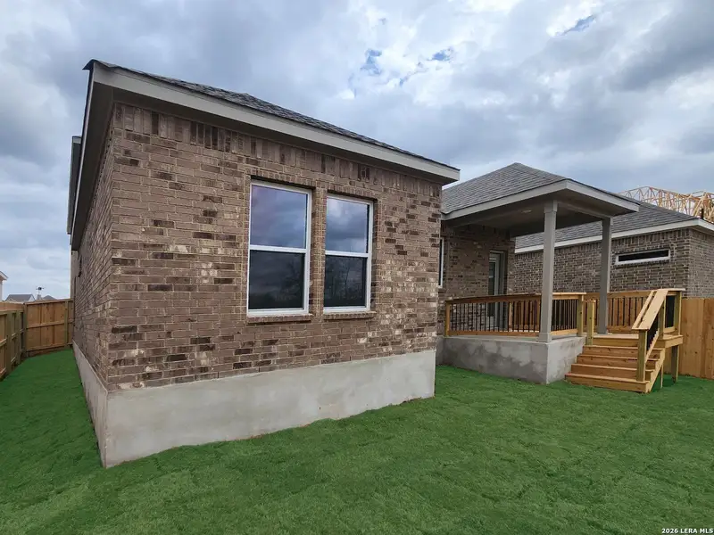 Exterior details and patio area of a home in Arcadia Ridge, San Antonio (Image 3).