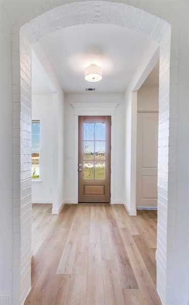 Spacious, unfurnished interior of a new home in Settler’s Glen, New Fairview (Image 12).