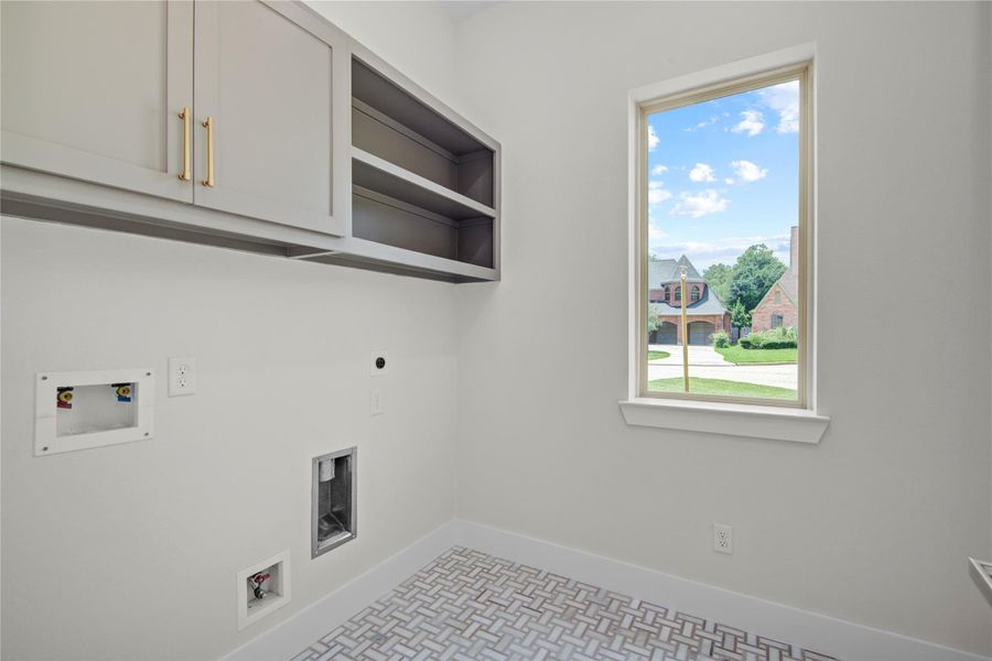 Spacious, unfurnished interior of a new home in , Spring (Image 36).
