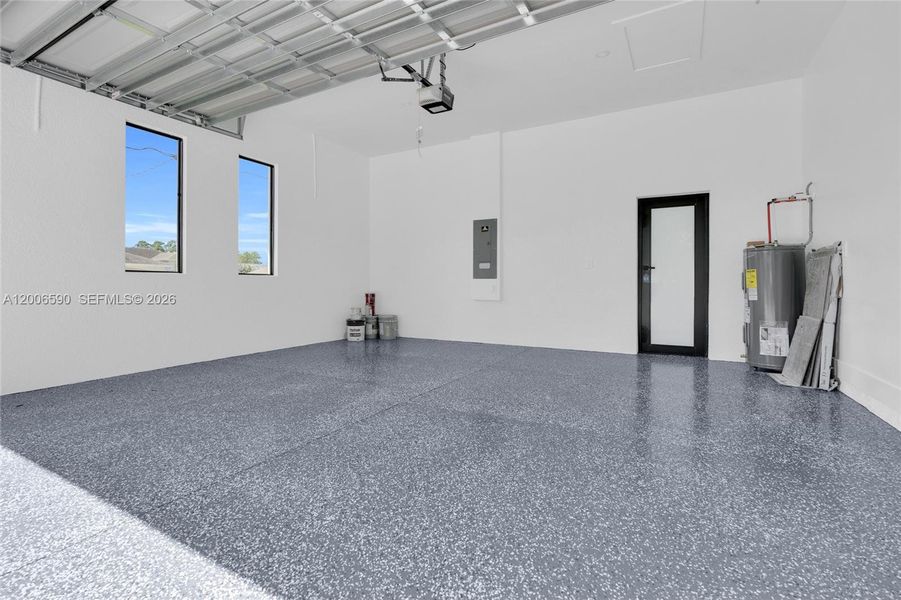 Spacious, unfurnished interior of a new home in , Lehigh Acres (Image 20).