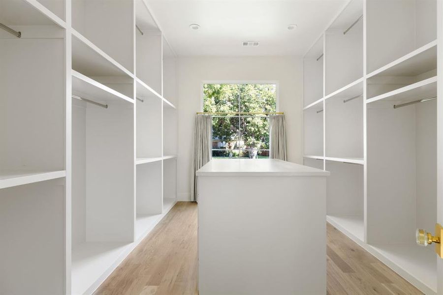 Image 28 of a home in .