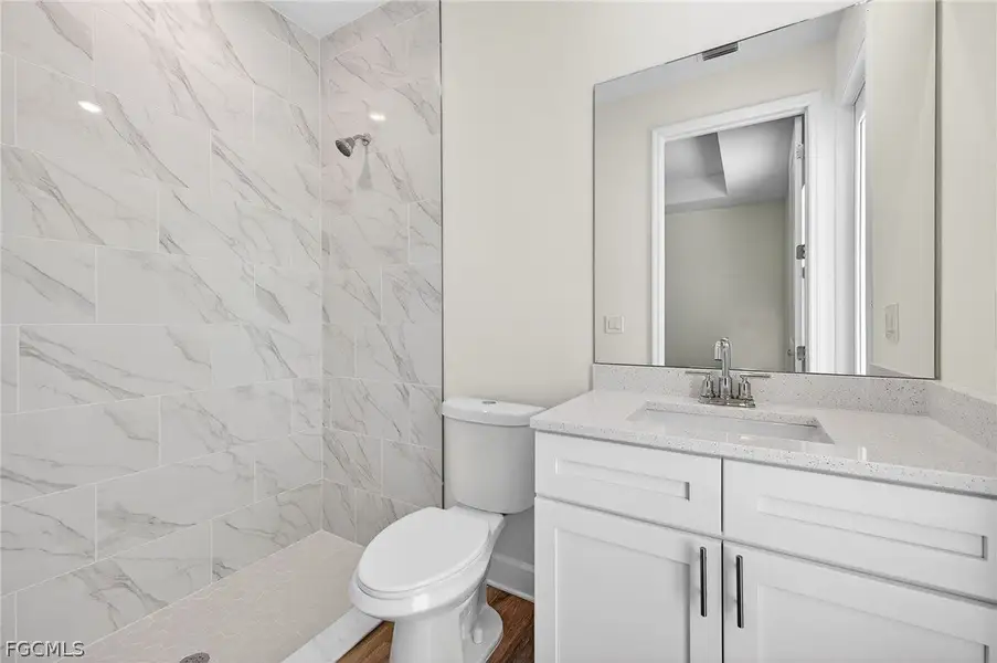 Furnished interior view inside a new home in Cape Coral, Cape Coral (Image 14).