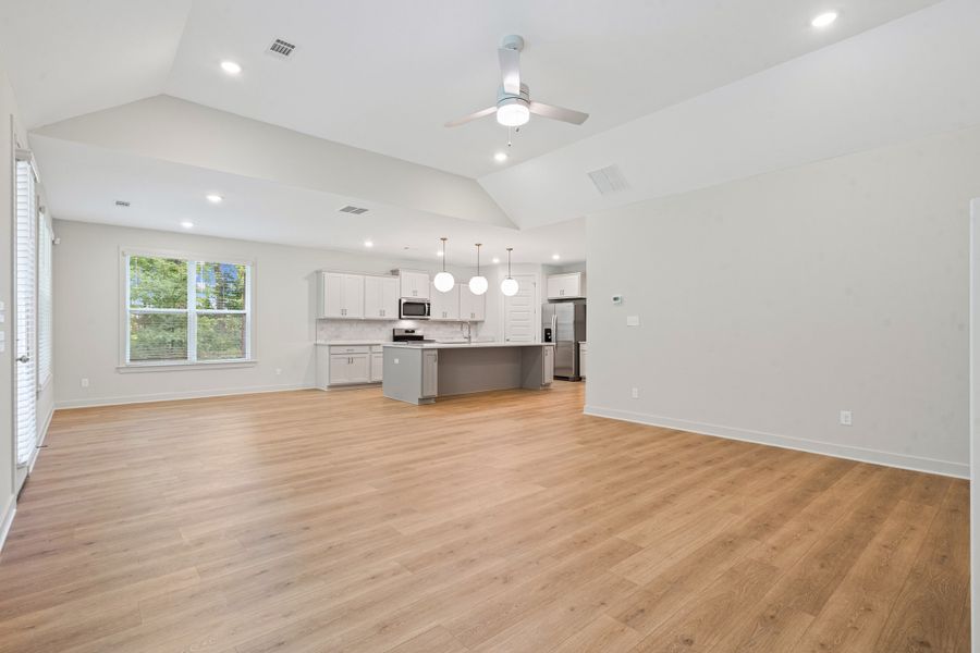 Representative unfurnished interior of a home built from the Albany by Grant & Co in Walker Farms, Bartlett (Image 35).