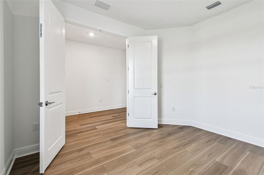 Spacious, unfurnished interior of a new home in Hawkstone, Sarasota (Image 21).