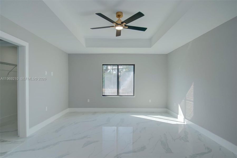 Spacious, unfurnished interior of a new home in , Lehigh Acres (Image 26).
