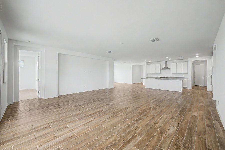Spacious, unfurnished interior of a new home in White Tank Vistas, Waddell (Image 14).