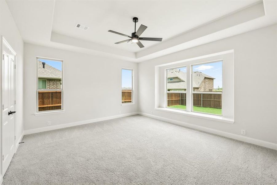 Spacious, unfurnished interior of a new home in The Oaks, Red Oak (Image 27).