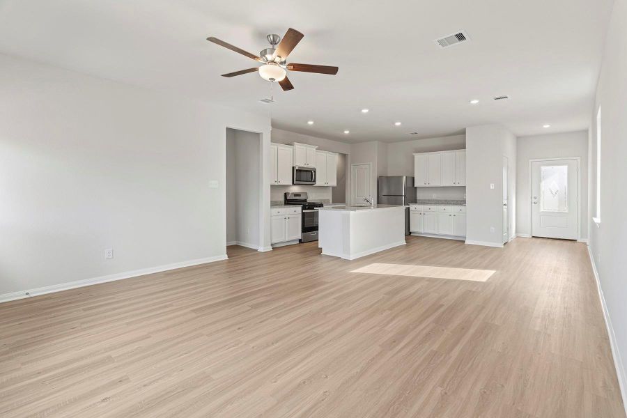 Spacious, unfurnished interior of a new home in Canterra Creek, Arcola (Image 6). Spacious, unfurnished interior of a new home in Canterra Creek, Arcola (Image 6).