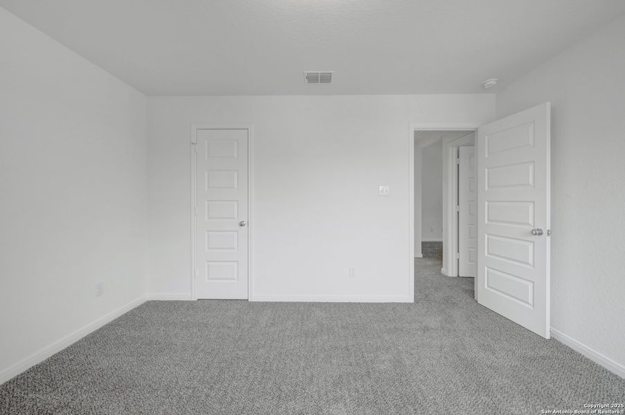 Spacious, unfurnished interior of a new home in Paloma Park, Converse (Image 20).