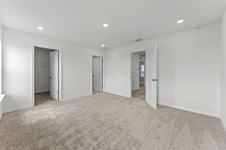 Spacious, unfurnished interior of a new home in Eden Crest, Apopka (Image 19).