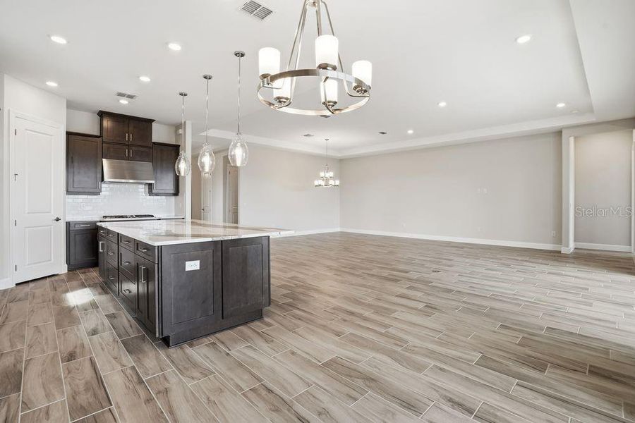 Spacious, unfurnished interior of a new home in Coasterra Community Group Page, Palmetto (Image 18).