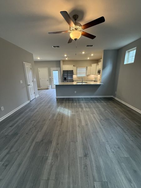 Spacious, unfurnished interior of a new home in Hobson Park, Antioch (Image 12).