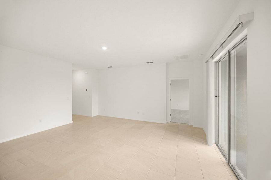 Spacious, unfurnished interior of a new home in Brack Ranch, St. Cloud (Image 7).